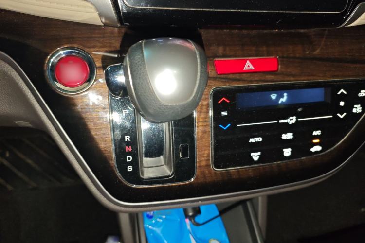 Used Honda Odyssey 2015 Revised 2.4L Luxury Edition Gear Lever