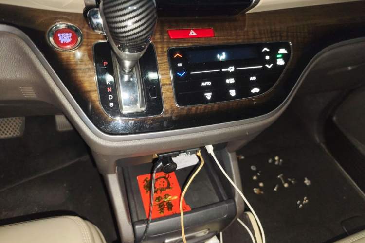Used Honda Odyssey 2015 Revised 2.4L Luxury Edition Gear Lever
