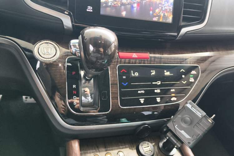 Used Honda Odyssey 2015 Revised 2.4L Luxury Edition Gear Lever