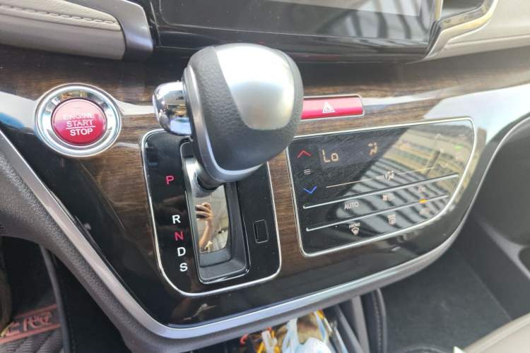 Used Honda Odyssey 2015 2.4L Luxury Edition Gear Lever