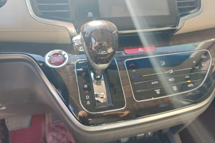 Used Honda Odyssey 2015 2.4L Luxury Edition Gear Lever