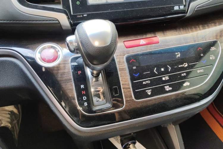 Used Honda Odyssey 2015 Revised Version 2.4L Supreme Edition Gear Lever