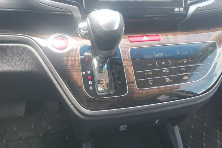 Used Honda Odyssey 2015 Revised Version 2.4L Supreme Edition Gear Lever