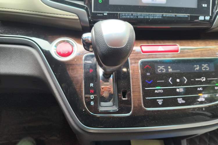 Used Honda Odyssey 2015 Revised Version 2.4L Supreme Edition Gear Lever
