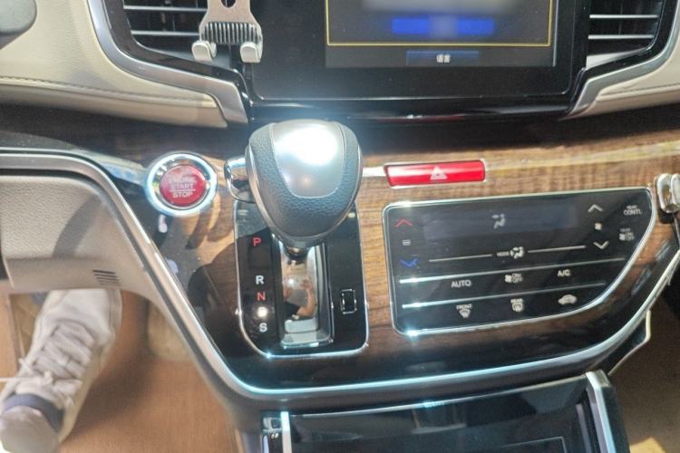 Used Honda Odyssey 2015 Updated Version 2.4L Smart Edition Gear Lever