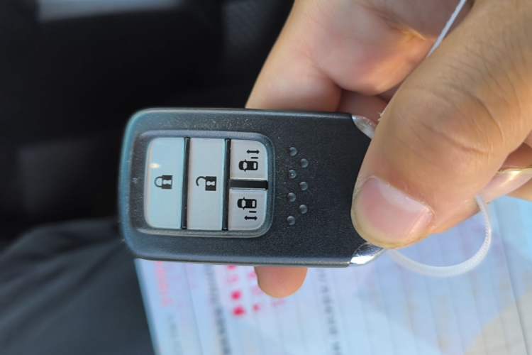 Used Honda Odyssey 2015 Updated Version 2.4L Smart Edition Interior 1