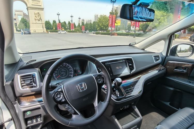 Used Honda Odyssey 2015 Updated Version 2.4L Smart Edition Interior 1