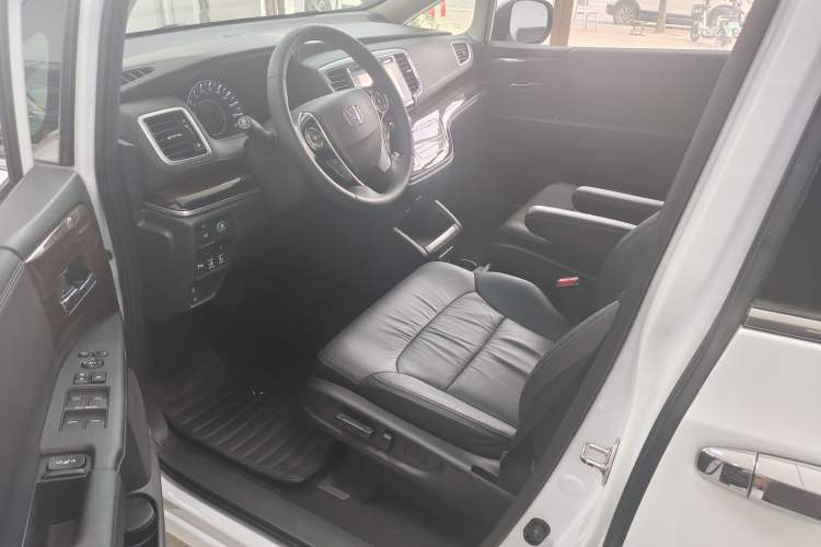 Used Honda Odyssey 2015 Revised Version 2.4L Supreme Edition Interior 1