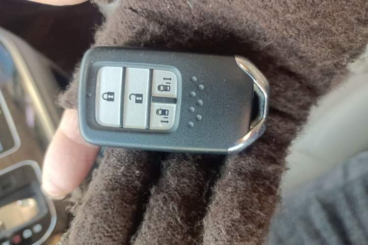 Used Honda Odyssey 2015 Updated Version 2.4L Smart Edition Interior 1