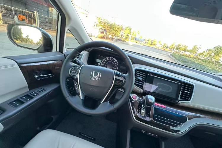 Used Honda Odyssey 2015 2.4L Luxury Edition Interior 1