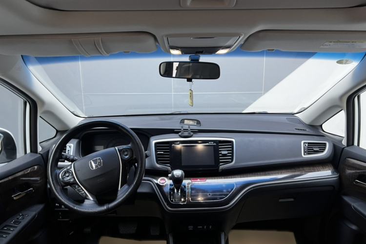Used Honda Odyssey 2015 Updated Version 2.4L Smart Edition Interior 1