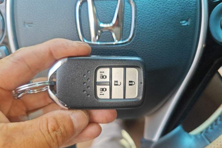 Used Honda Odyssey 2015 Updated Version 2.4L Smart Edition Interior 1