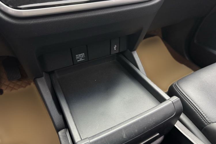 Used Honda Odyssey 2015 Revised Version 2.4L Supreme Edition Interior 10