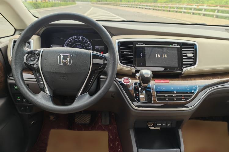 Used Honda Odyssey 2015 Revised 2.4L Luxury Edition Interior 11