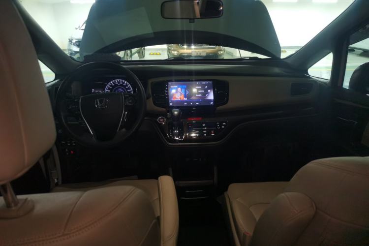 Used Honda Odyssey 2015 Updated Version 2.4L Smart Edition Interior 2
