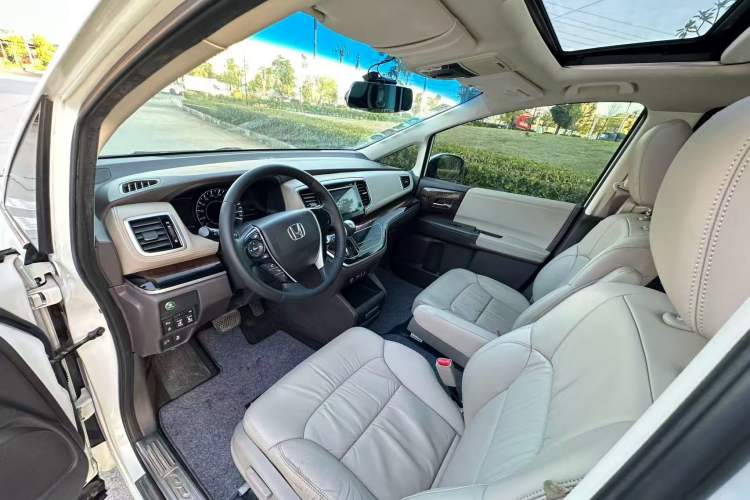 Used Honda Odyssey 2015 2.4L Luxury Edition Interior 2