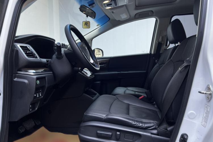 Used Honda Odyssey 2015 Updated Version 2.4L Smart Edition Interior 2