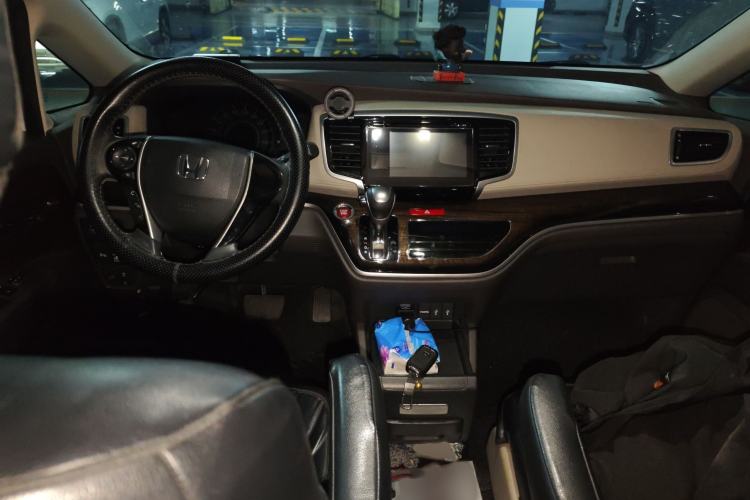 Used Honda Odyssey 2015 Revised 2.4L Luxury Edition Interior 2