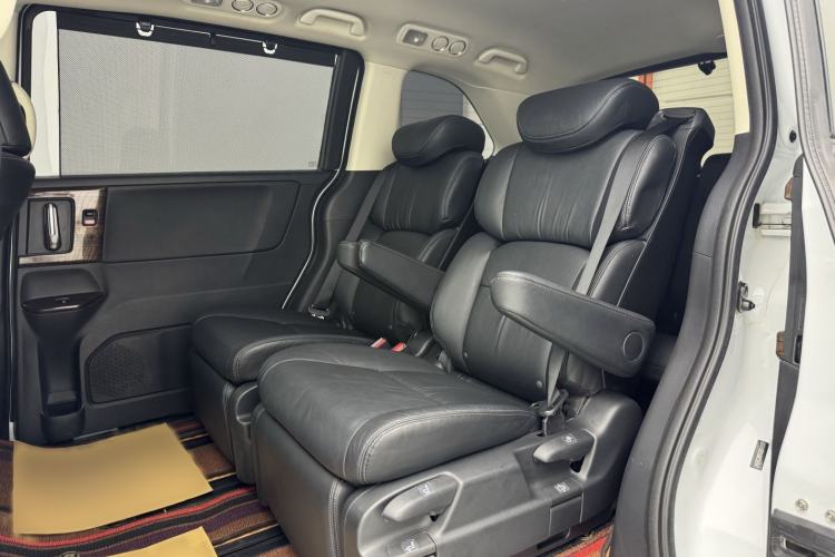 Used Honda Odyssey 2015 Revised Version 2.4L Supreme Edition Interior 3