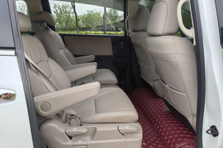 Used Honda Odyssey 2015 Revised 2.4L Luxury Edition Interior 3