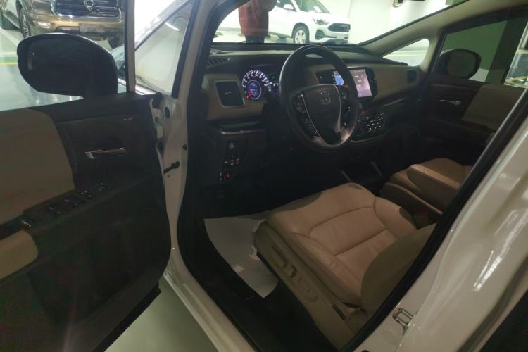 Used Honda Odyssey 2015 Updated Version 2.4L Smart Edition Interior 3