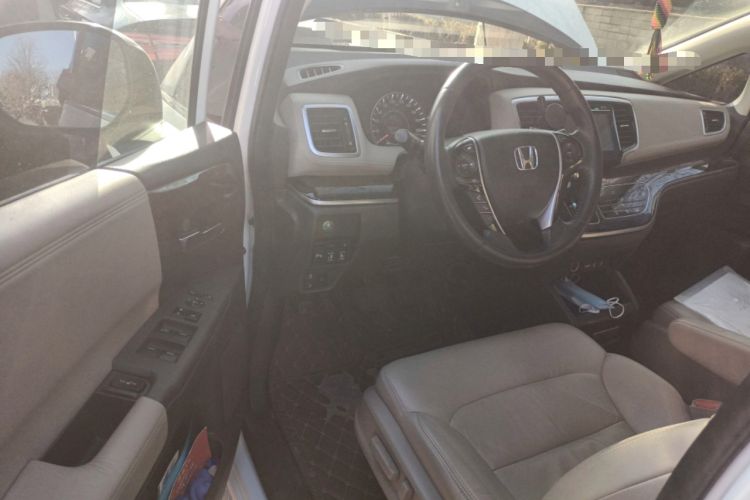Used Honda Odyssey 2015 Updated Version 2.4L Smart Edition Interior 3