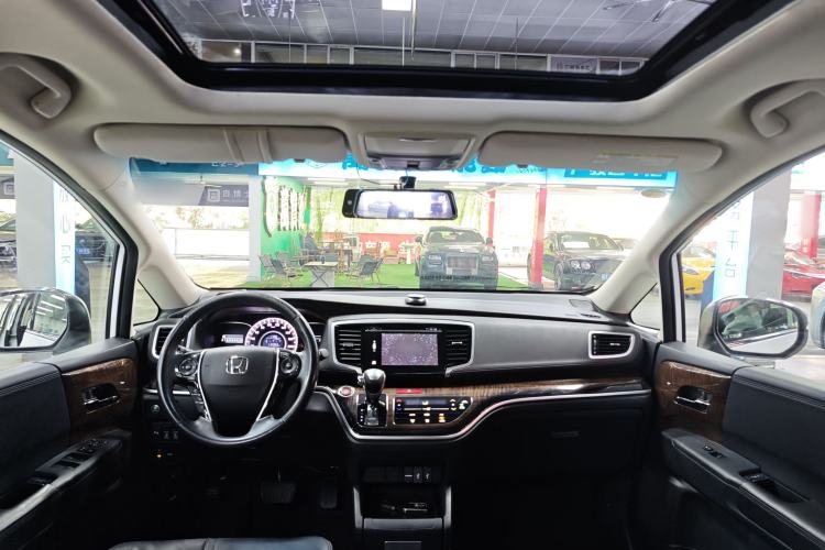 Used Honda Odyssey 2015 Updated Version 2.4L Smart Edition Interior 3