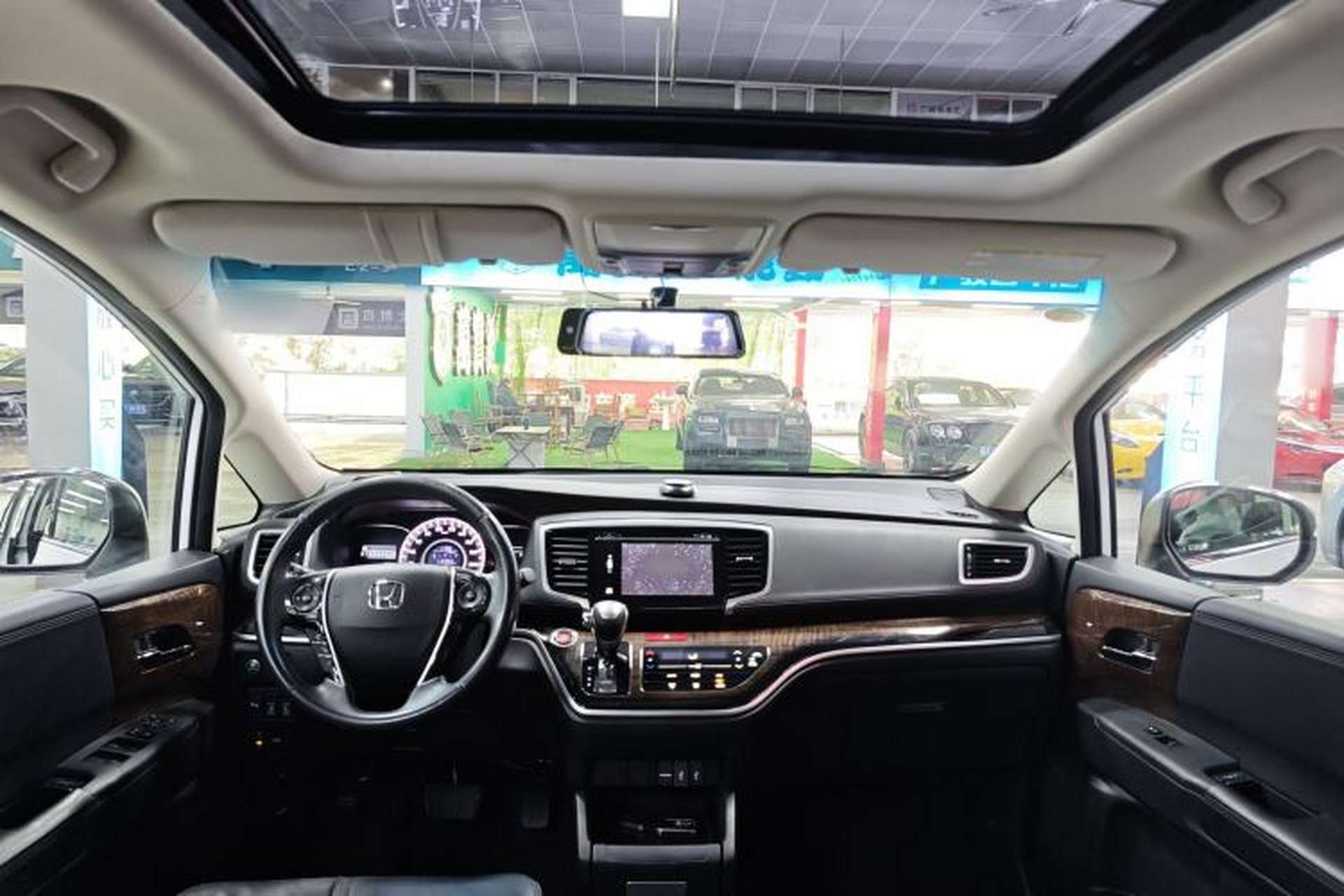 Used Honda Odyssey 2015 Updated Version 2.4L Smart Edition Interior 3