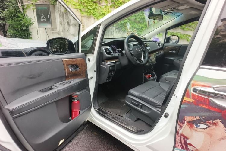 Used Honda Odyssey 2015 Updated Version 2.4L Smart Edition Interior 3