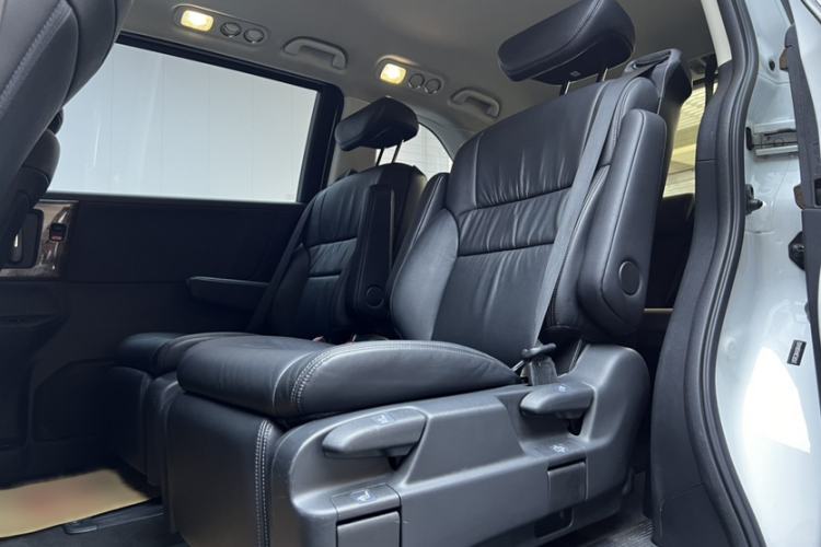 Used Honda Odyssey 2015 Updated Version 2.4L Smart Edition Interior 3