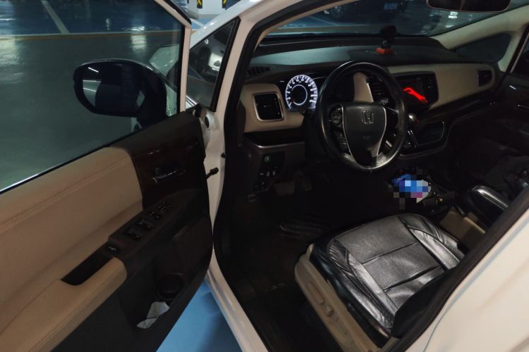 Used Honda Odyssey 2015 Revised 2.4L Luxury Edition Interior 3