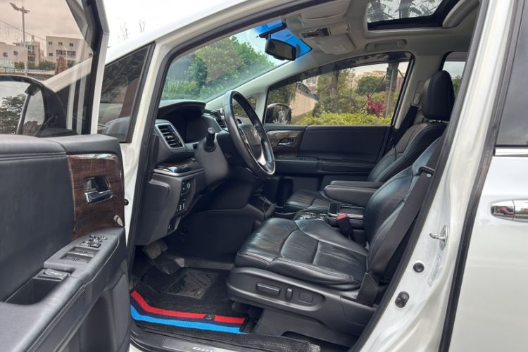 Used Honda Odyssey 2015 2.4L Supreme Edition Interior 3