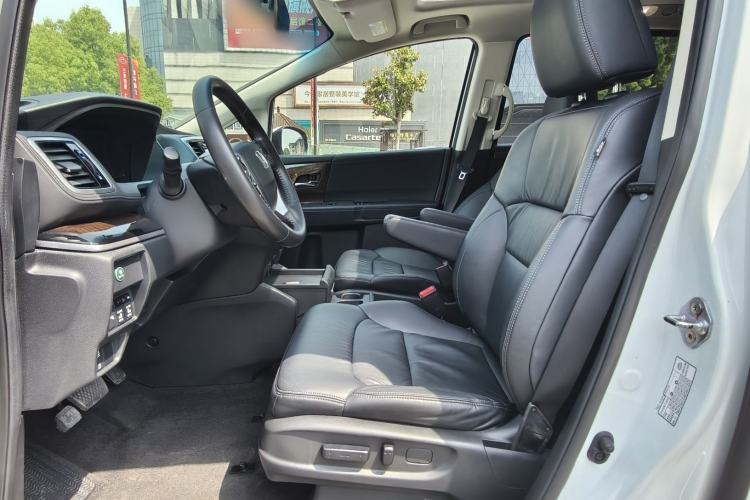 Used Honda Odyssey 2015 Updated Version 2.4L Smart Edition Interior 4