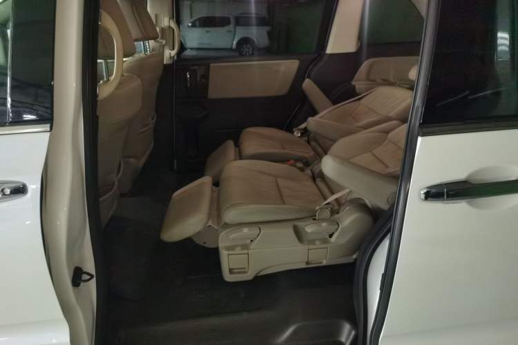 Used Honda Odyssey 2015 Updated Version 2.4L Smart Edition Interior 4