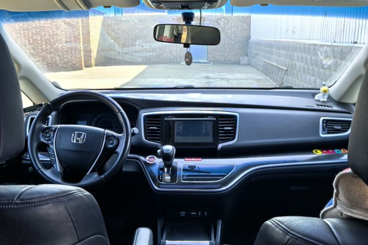Used Honda Odyssey 2015 Updated Version 2.4L Smart Edition Interior 4