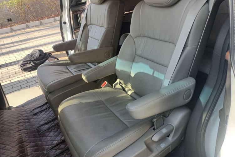 Used Honda Odyssey 2015 Updated Version 2.4L Smart Edition Interior 4
