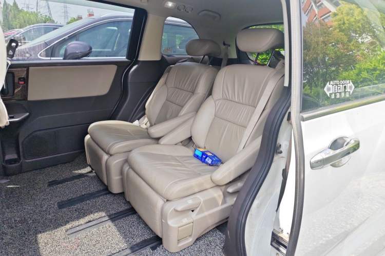 Used Honda Odyssey 2015 Updated Version 2.4L Smart Edition Interior 4