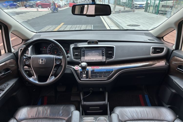 Used Honda Odyssey 2015 2.4L Supreme Edition Interior 4