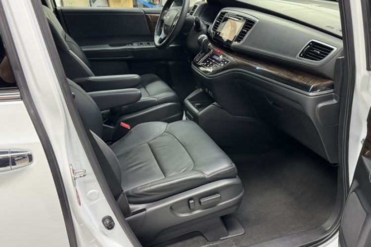 Used Honda Odyssey 2015 Updated Version 2.4L Smart Edition Interior 4