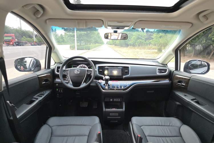 Used Honda Odyssey 2015 Updated Version 2.4L Smart Edition Interior 5