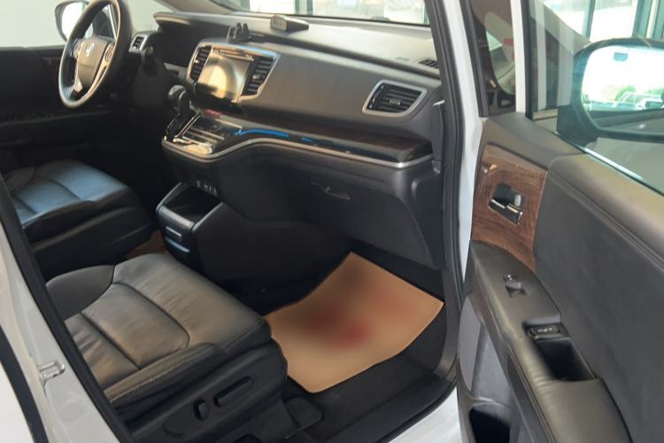 Used Honda Odyssey 2015 Updated Version 2.4L Smart Edition Interior 5
