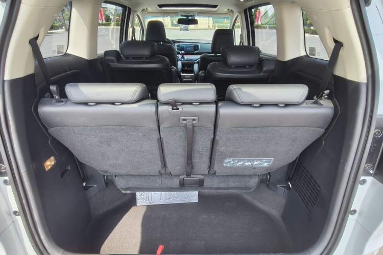 Used Honda Odyssey 2015 Updated Version 2.4L Smart Edition Interior 6