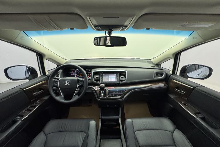 Used Honda Odyssey 2015 Revised Version 2.4L Supreme Edition Interior 6