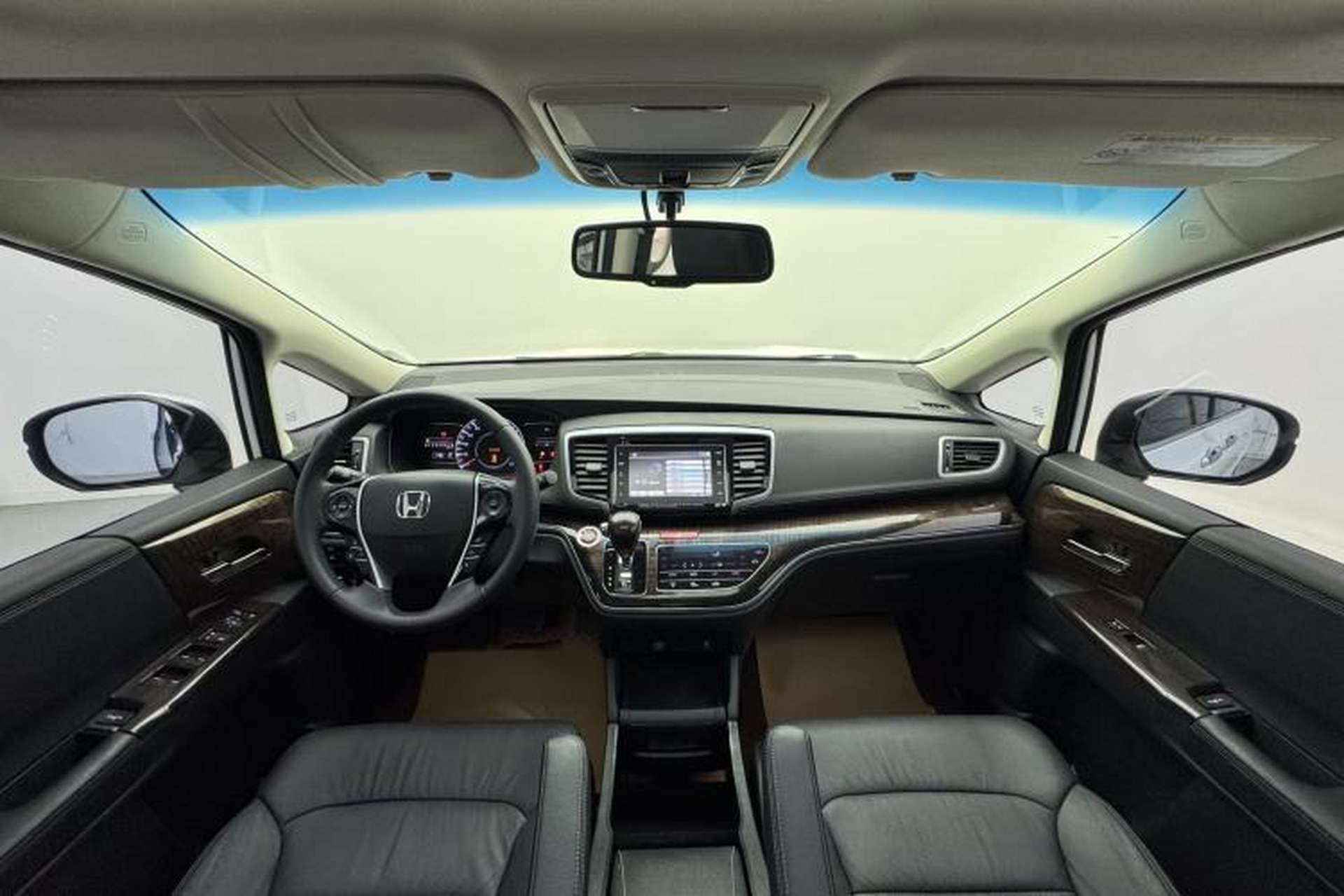 Used Honda Odyssey 2015 Revised Version 2.4L Supreme Edition Interior 6