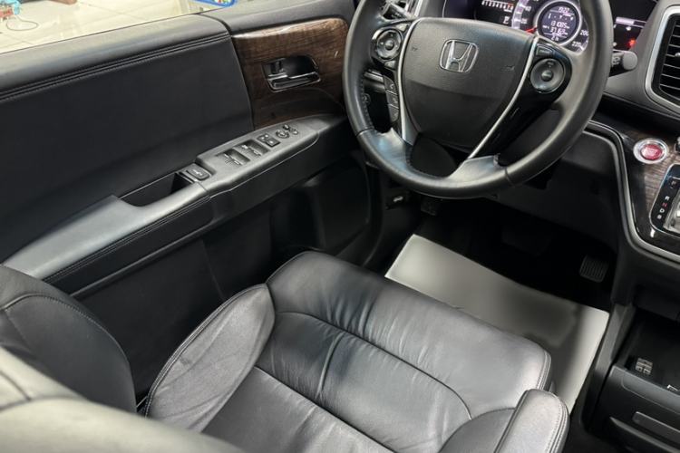 Used Honda Odyssey 2015 Updated Version 2.4L Smart Edition Interior 6