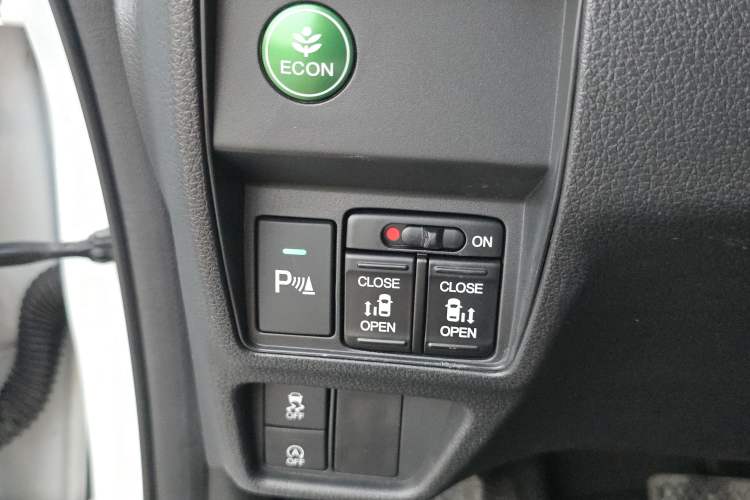 Used Honda Odyssey 2015 Updated Version 2.4L Smart Edition Interior 7