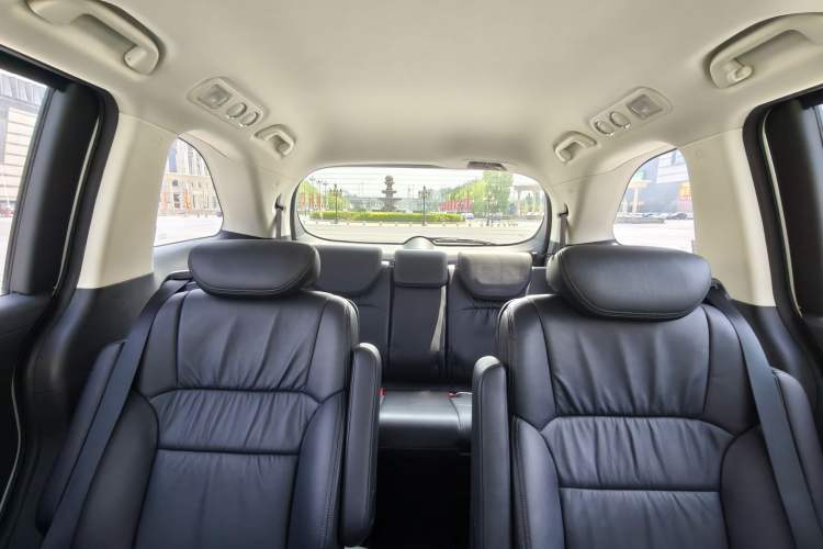 Used Honda Odyssey 2015 Updated Version 2.4L Smart Edition Interior 8