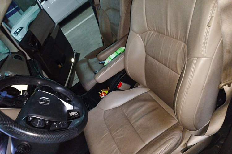 Used Honda Odyssey 2015 Revised 2.4L Luxury Edition Left Front Seat