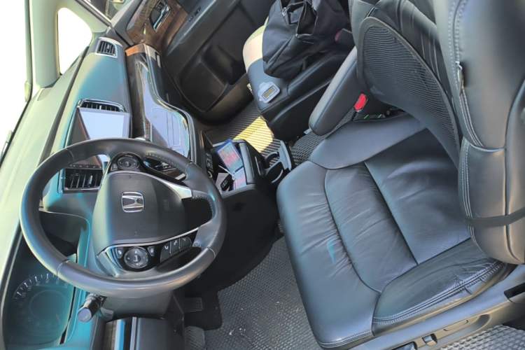 Used Honda Odyssey 2015 Updated Version 2.4L Smart Edition Left Front Seat