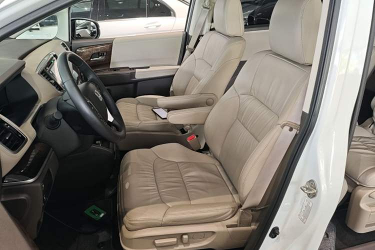 Used Honda Odyssey 2015 2.4L Smart Edition Left Front Seat